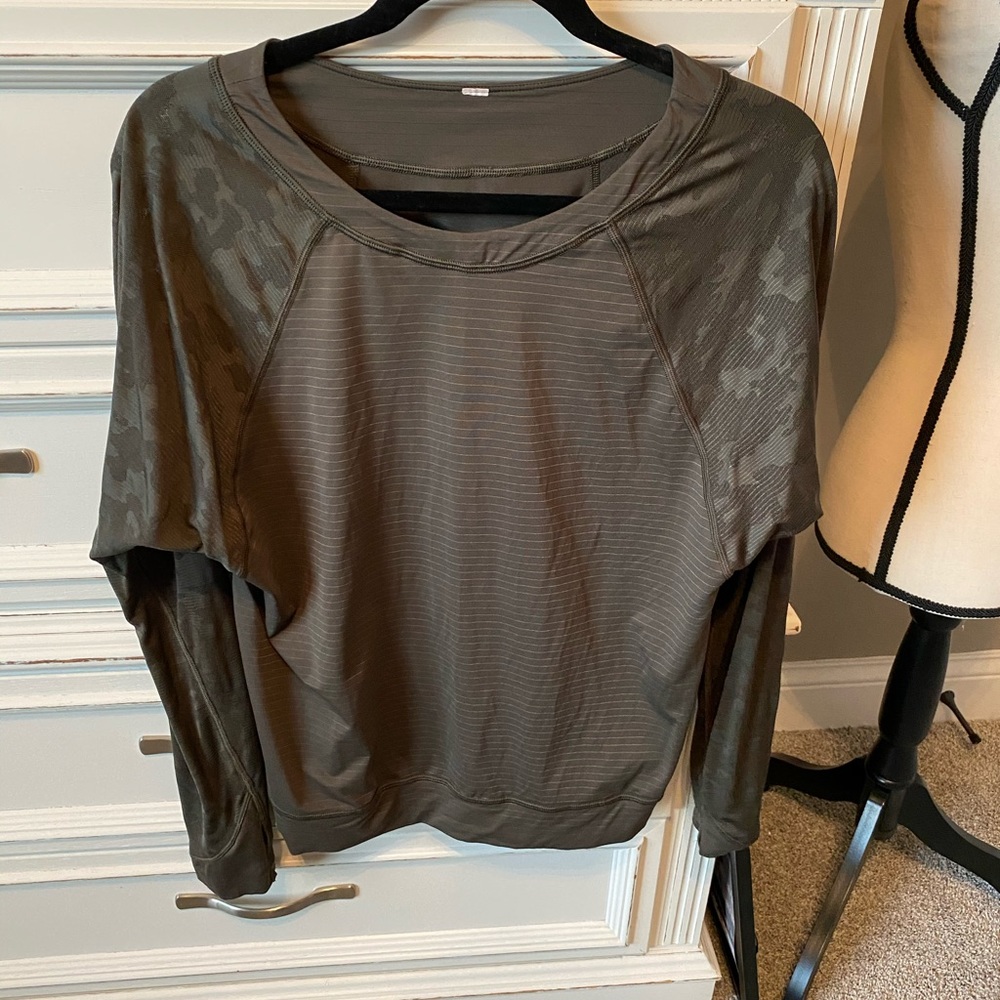 Lululemon camo long sleeve EUC